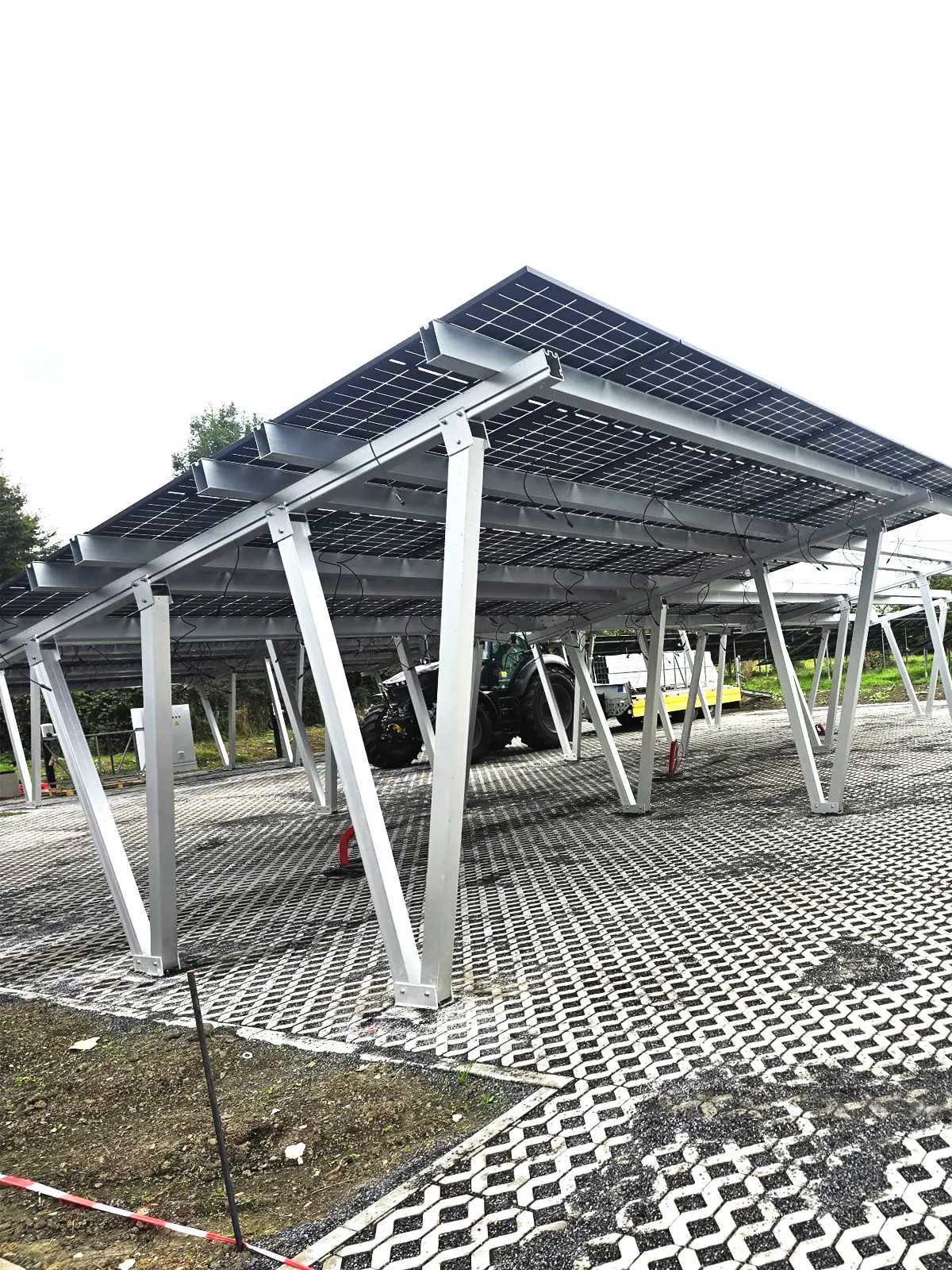 Carport fotovoltaico de aluminio con 15 paneles